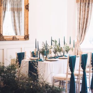 nœud, chaise, chemin, table, tissu, textile, velours, bleu, canard, paon, location, décoration, mariage, Decorevents, Gironde, Bordeaux, Aquitaine